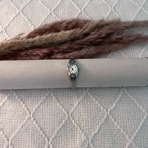 Vintage Silver Quartz Bracelet Watch - Picture 2 of 8